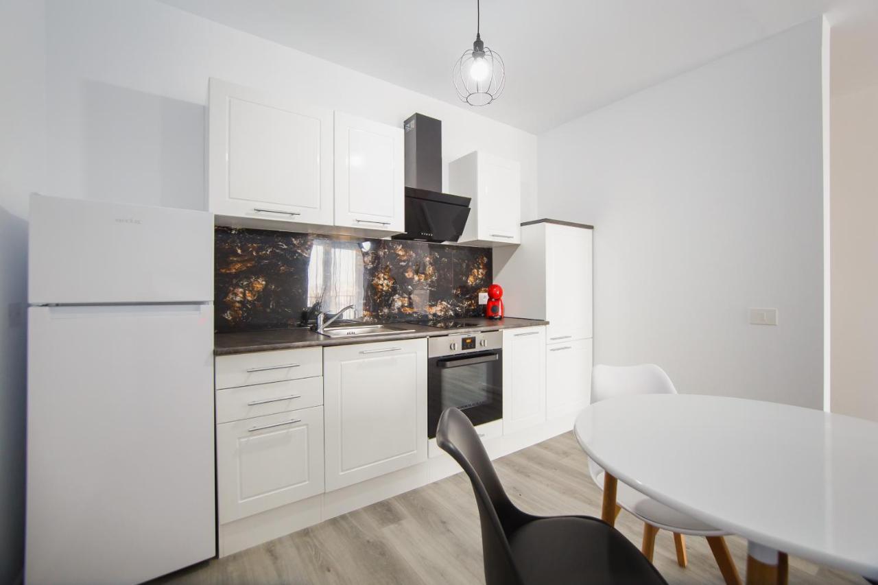 Trio Pink Apartment Oradea Exterior photo