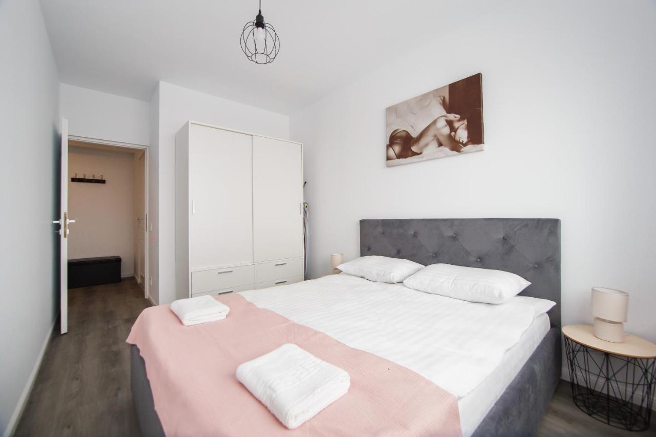 Trio Pink Apartment Oradea Exterior photo